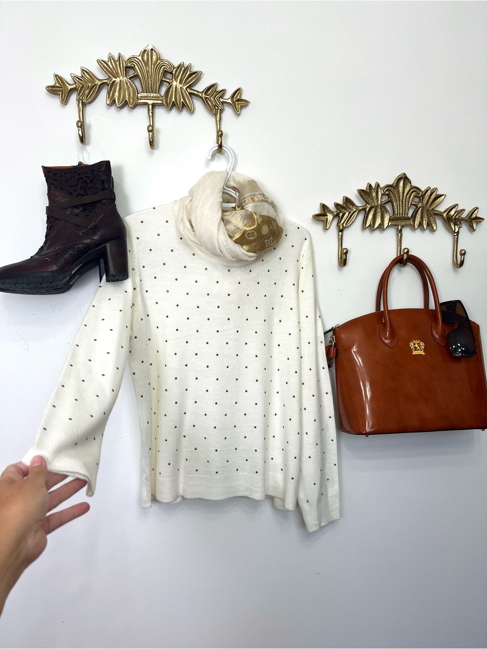 Womens Cream Polka Dot studded  Crewneck Sweater L ptp 22”